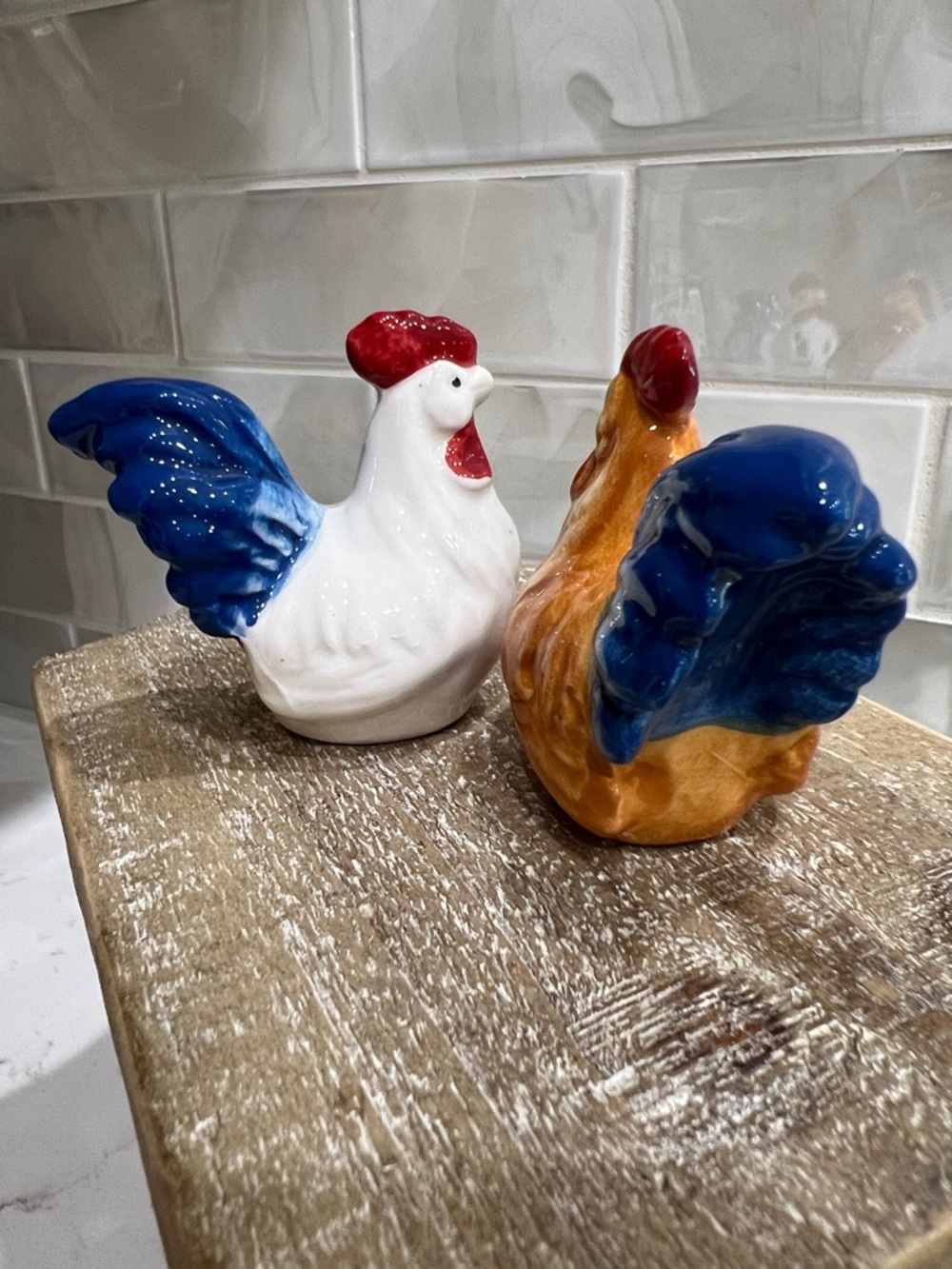 Ceramic Rooster Chicken Salt & Pepper Shakers Blue Tail Farmhouse - Picture 3 of 8
